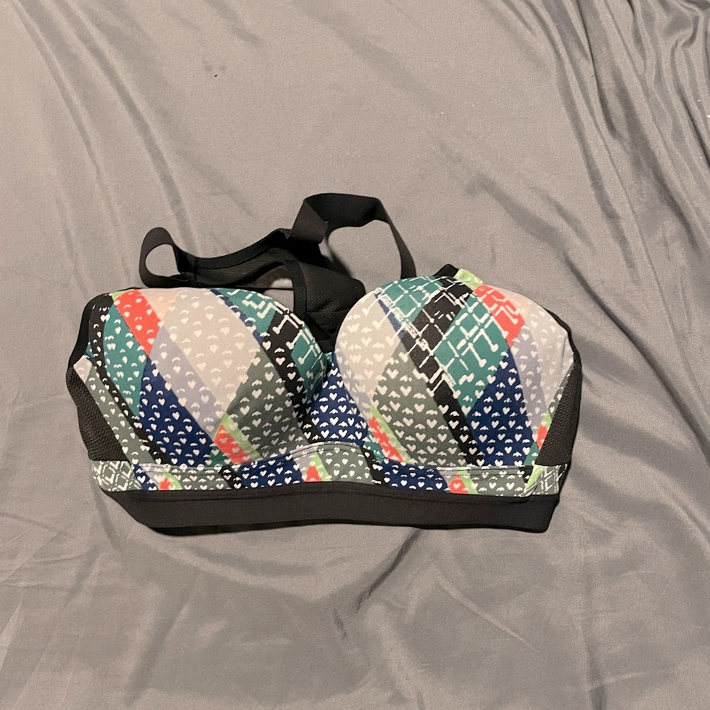Victoria Secret Sports Bra. Size 32C. Good Condition.